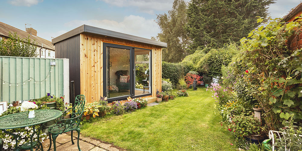 11-ways-to-make-your-small-garden-room-feel-more-spacious